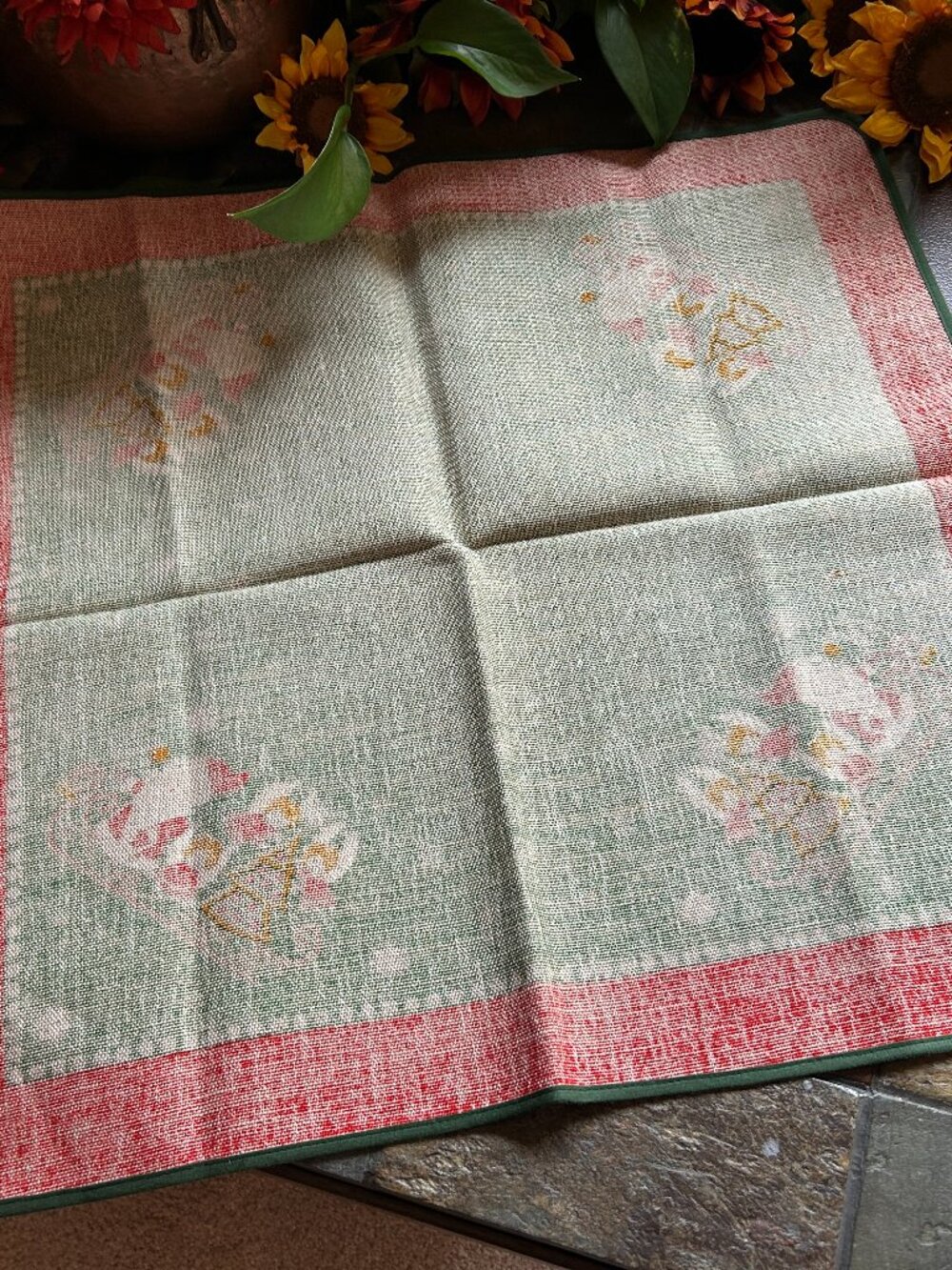 Vintage Austrian Christmas/Weihnacht Table Linens - Picture 14 of 16
